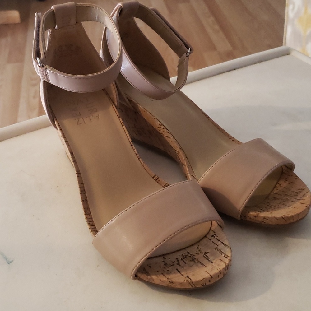 Naturalizer size 7w wedge sandals